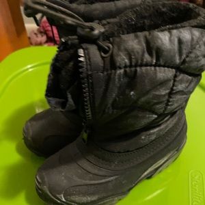 Snow boots in black-Toddler size 10